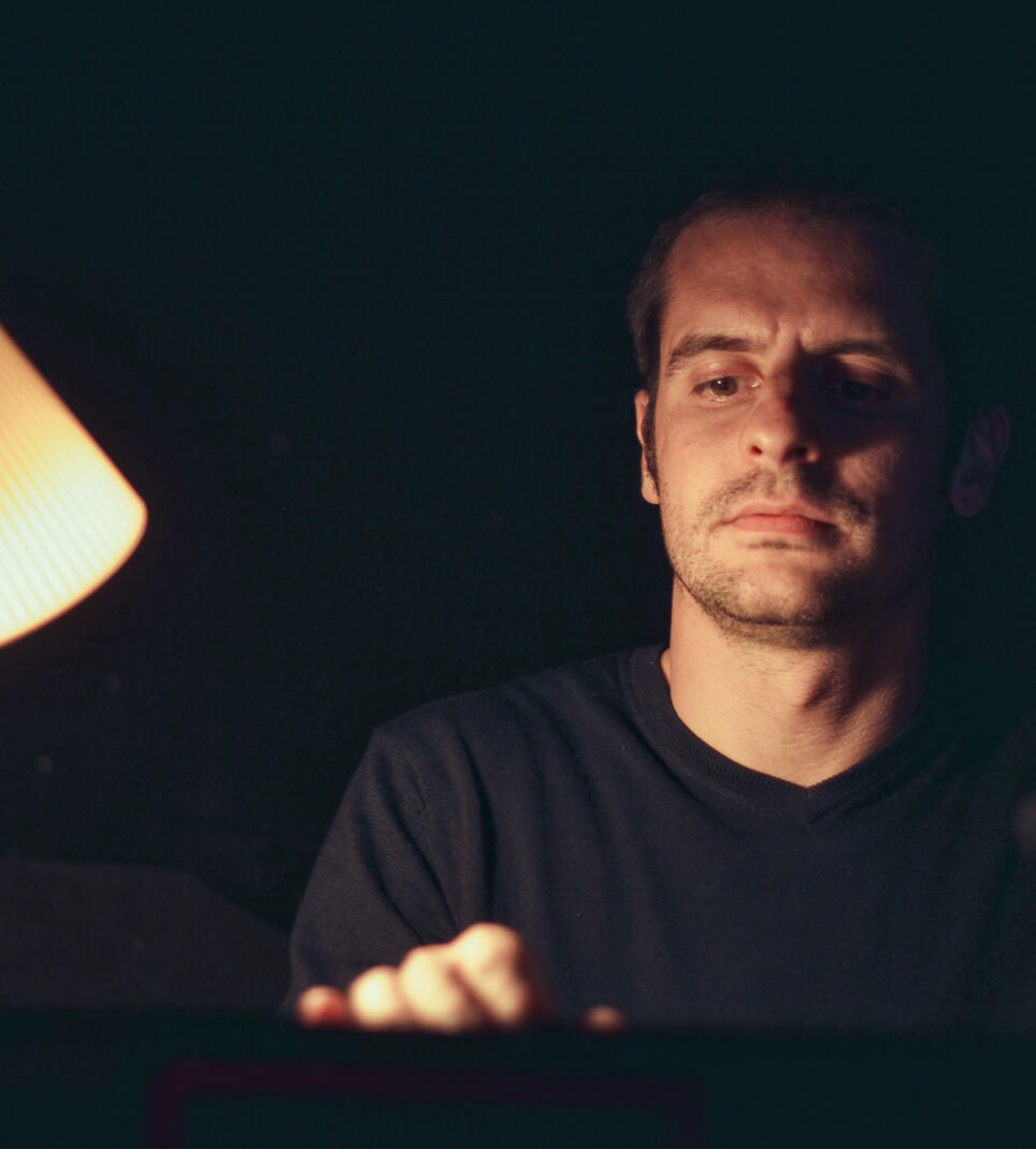Giovanni Zaniol playing keyboard