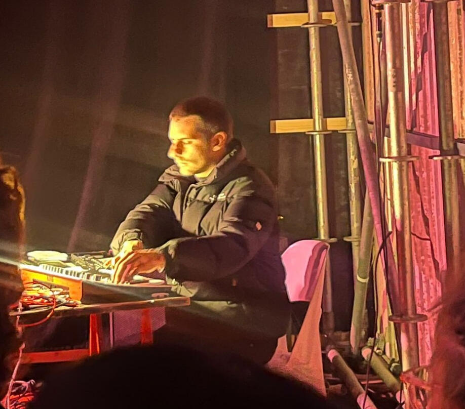 Giovanni Zaniol playing synthesizer