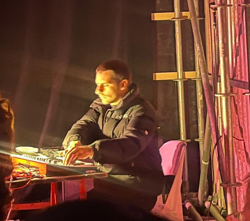 Giovanni Zaniol playing synthesizer