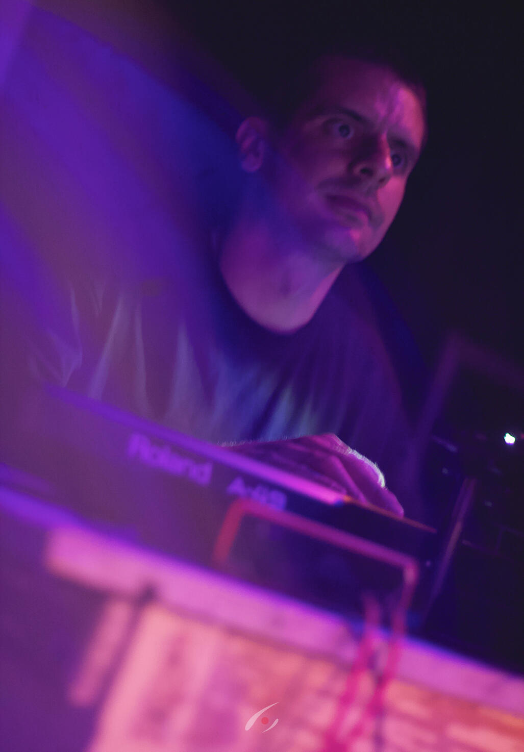 Giovanni Zaniol playing keyboard